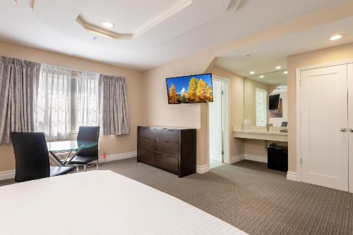 Wilshire Crest Hotel - image 15