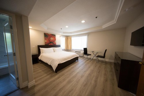 Wilshire Crest Hotel - image 5