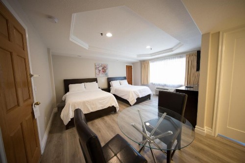 Wilshire Crest Hotel - image 6