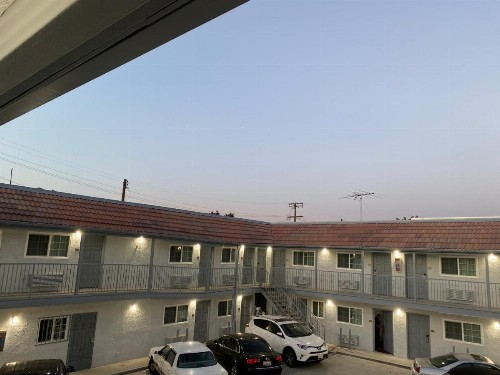 Golden West Manor Motel - image 18