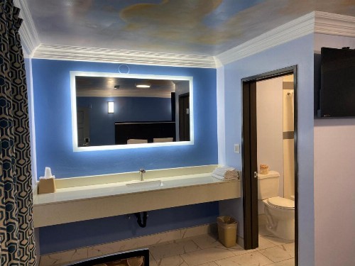Golden West Manor Motel - image 23
