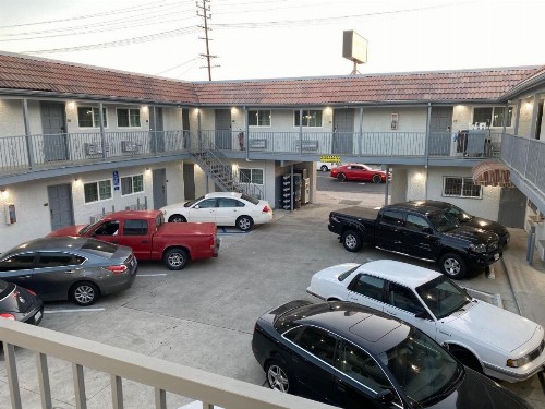 Golden West Manor Motel - image 28
