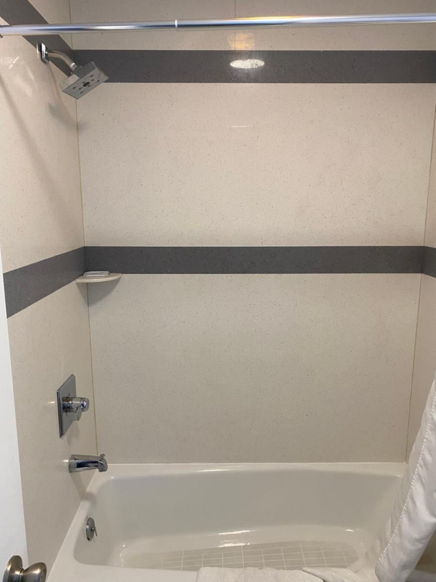 Golden West Manor Motel - image 7