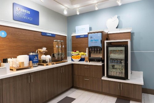 Holiday Inn Express Los Angeles Downtown West an IHG Hotel - image 10