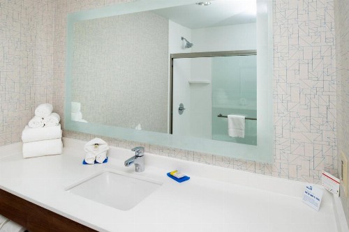 Holiday Inn Express Los Angeles Downtown West an IHG Hotel - image 33