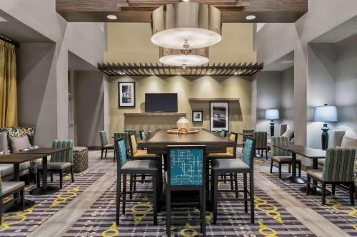 Hampton Inn & Suites Los Angeles/Hollywood CA - image 12