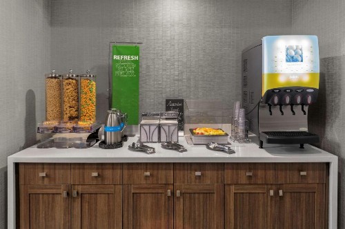 Hampton Inn & Suites Los Angeles/Hollywood CA - image 13