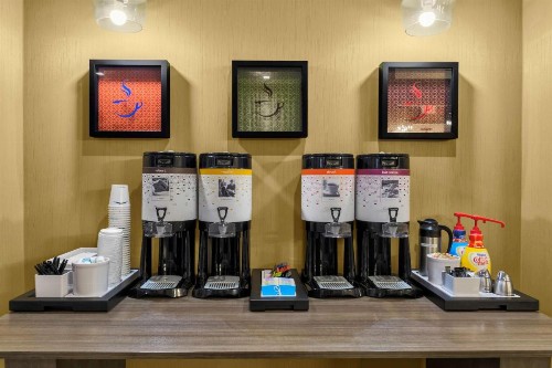 Hampton Inn & Suites Los Angeles/Hollywood CA - image 14