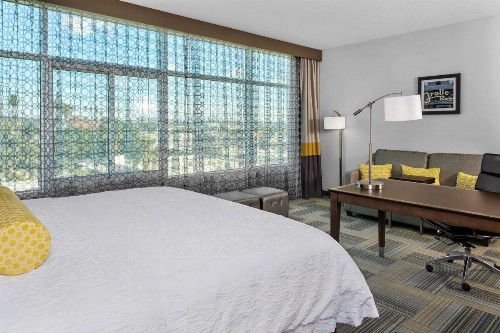 Hampton Inn & Suites Los Angeles/Hollywood CA - image 21