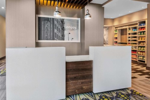 Hampton Inn & Suites Los Angeles/Hollywood CA - image 4
