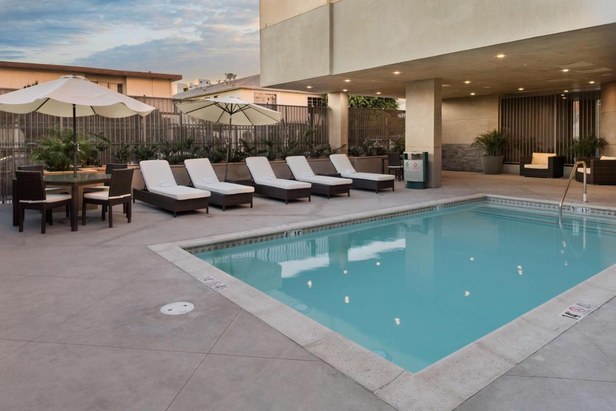 Hampton Inn & Suites Los Angeles/Hollywood CA - image 5