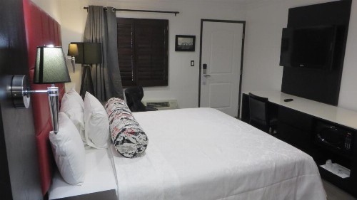 Legend Hotel Hollywood - image 5