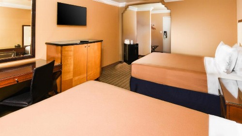 Hollywood Inn Express South - image 12