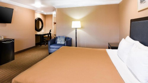 Hollywood Inn Express South - image 6