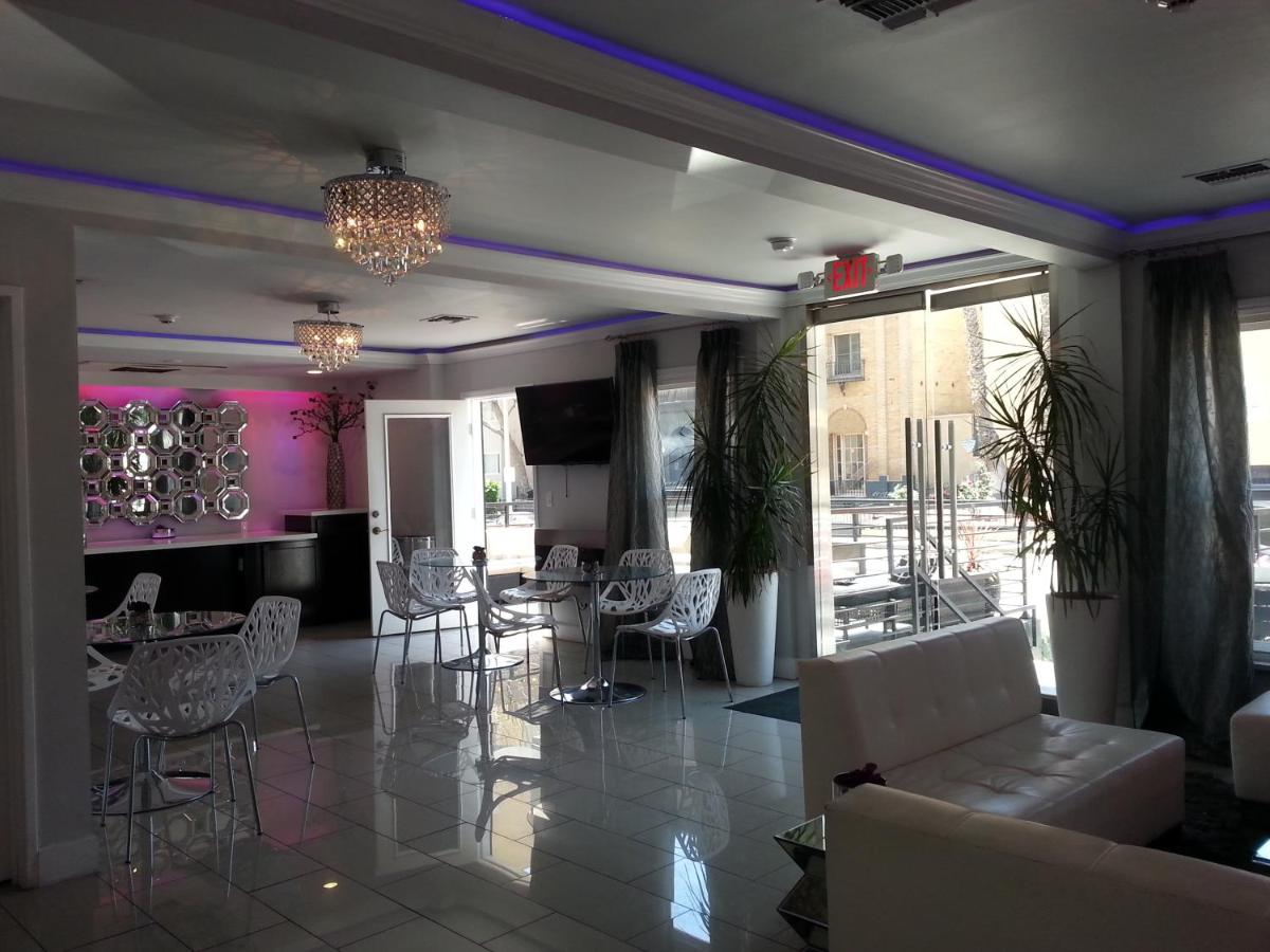 Hollywood VIP Hotel - image 4