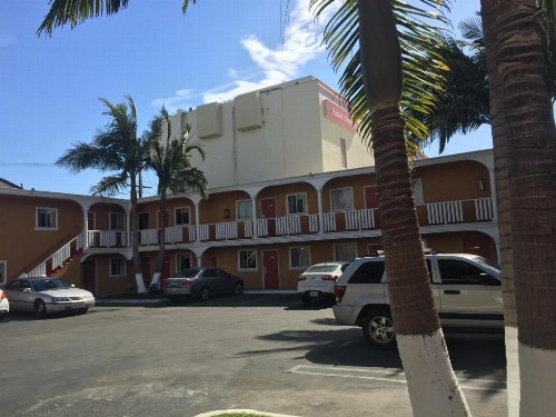 Paradise Inn & Suites - image 11