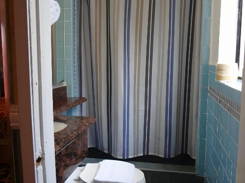 Paradise Inn & Suites - image 12
