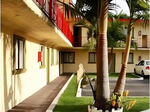 Paradise Inn & Suites - image 13