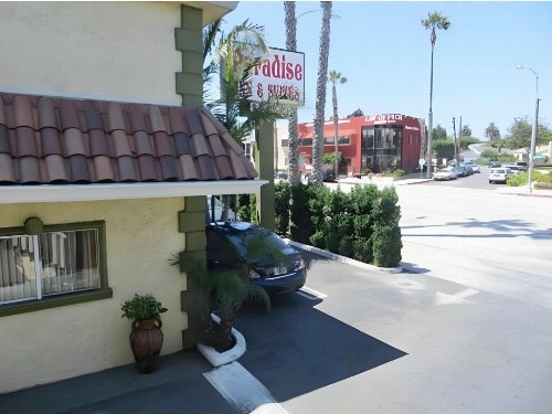 Paradise Inn & Suites - image 14