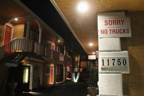 Paradise Inn & Suites - image 21