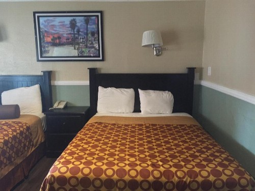 Paradise Inn & Suites - image 27