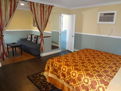 Paradise Inn & Suites - image 33
