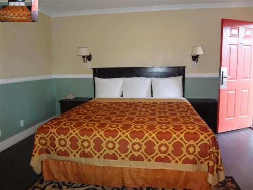Paradise Inn & Suites - image 34