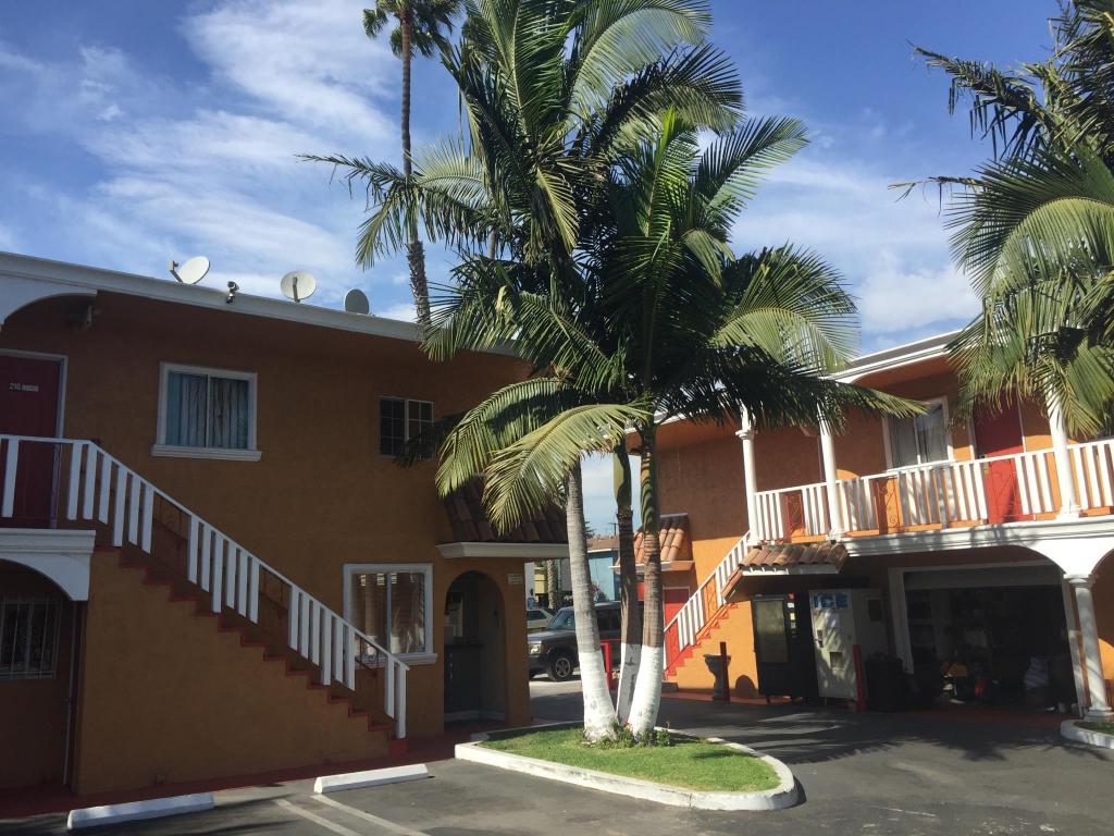 Paradise Inn & Suites - image 6