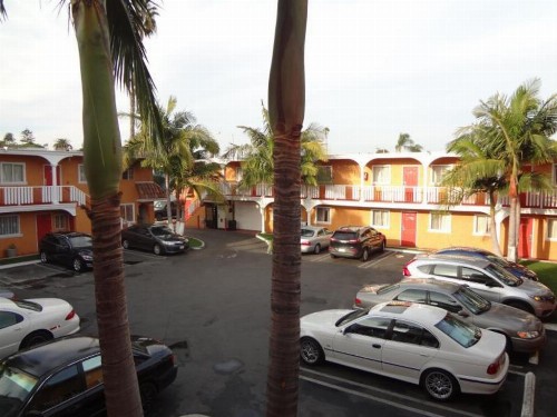 Paradise Inn & Suites - image 8