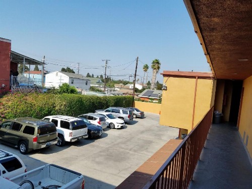 Central Inn Motel - image 11