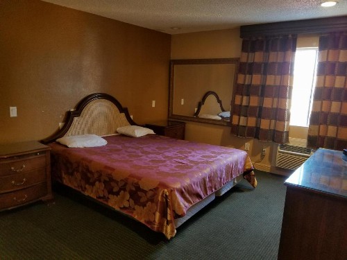 Central Inn Motel - image 15