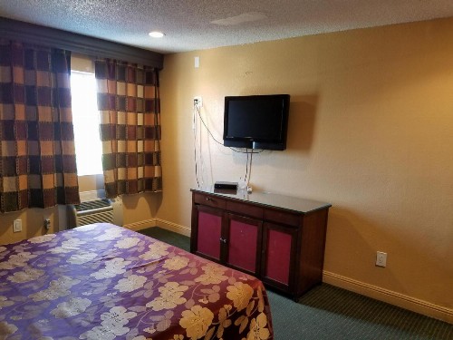 Central Inn Motel - image 17