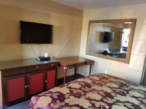 Central Inn Motel - image 19