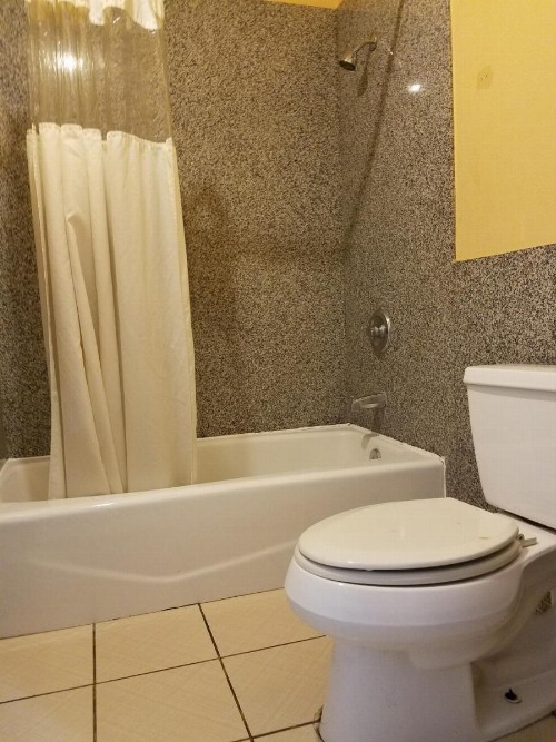 Central Inn Motel - image 21