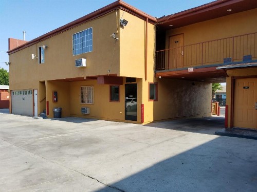 Central Inn Motel - image 8