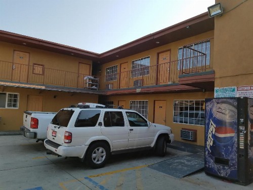 Central Inn Motel - image 9
