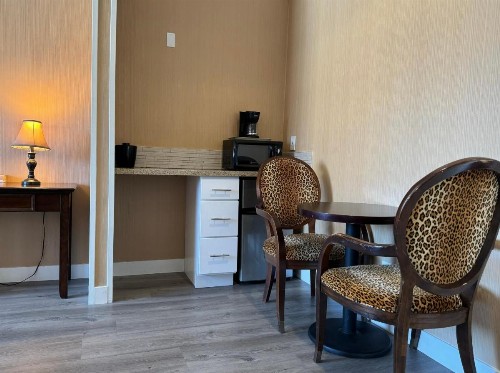 Garden Suite Hotel and Resort - image 11