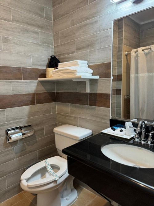 Garden Suite Hotel and Resort - image 12