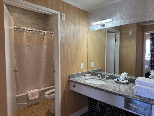 Garden Suite Hotel and Resort - image 15