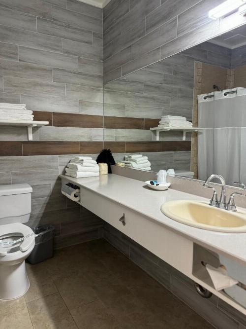 Garden Suite Hotel and Resort - image 6