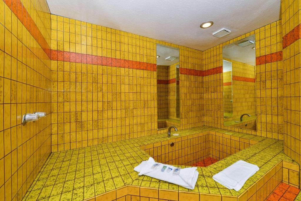 Americas Best Value Inn & Suites Los Angeles Downtown SW - image 6