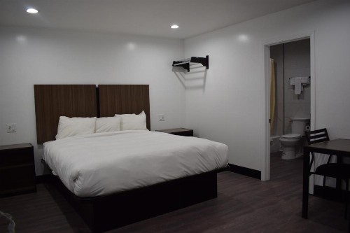 Hyde Park Motel - image 14