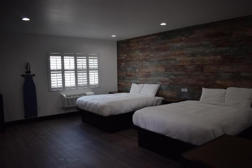 Hyde Park Motel - image 16