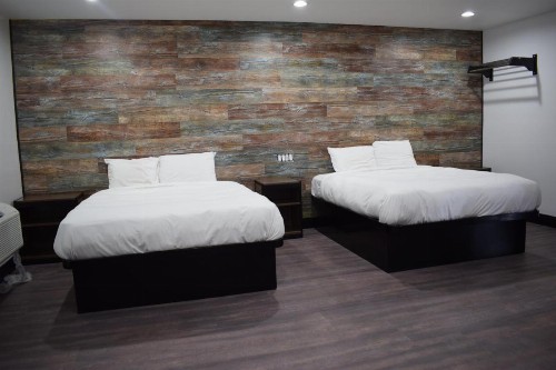 Hyde Park Motel - image 21