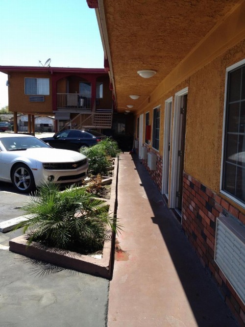 Hyde Park Motel - image 3