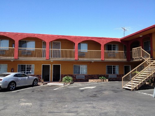 Hyde Park Motel - image 4