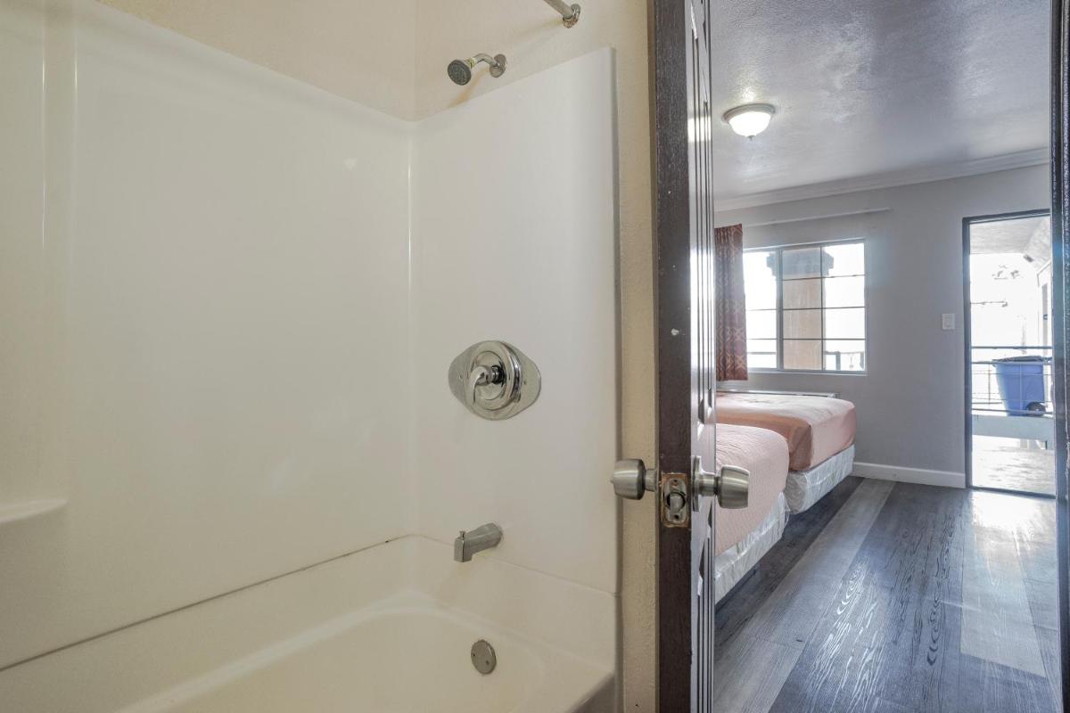 Value Inn Hollywood - main image