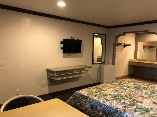 Starlight Inn Valley Boulevard - image 10