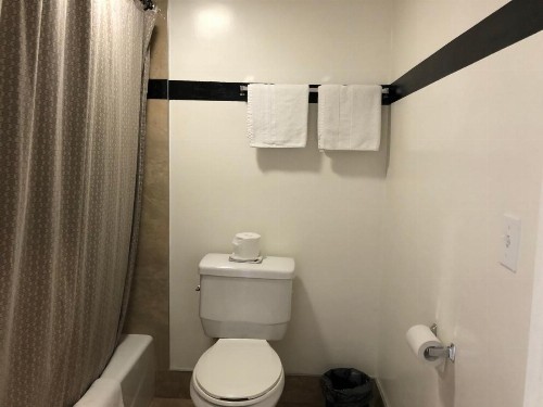 Starlight Inn Valley Boulevard - image 12