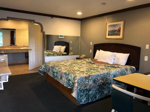 Starlight Inn Valley Boulevard - image 36
